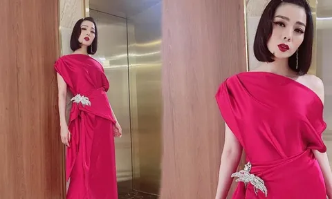 Hậu ly hôn, Lệ Quyên trông lạ với tóc ngắn diện kiểu váy màu hồng chóe nổi bật xuống phố